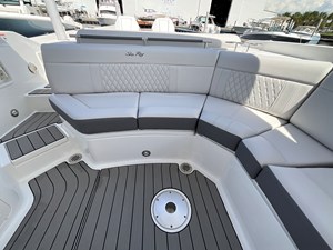 2027 Sea Ray SLX 310 Outboard 8