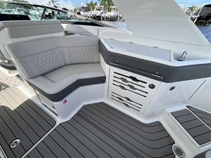 2027 Sea Ray SLX 310 Outboard 11