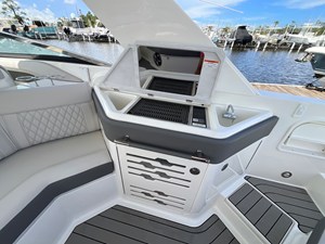 2027 Sea Ray SLX 310 Outboard 12