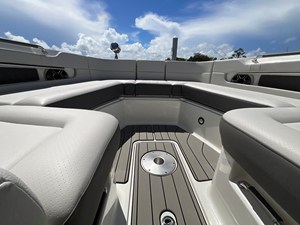 2027 Sea Ray SLX 310 Outboard 18