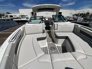 2027 Sea Ray SLX 310 Outboard 24