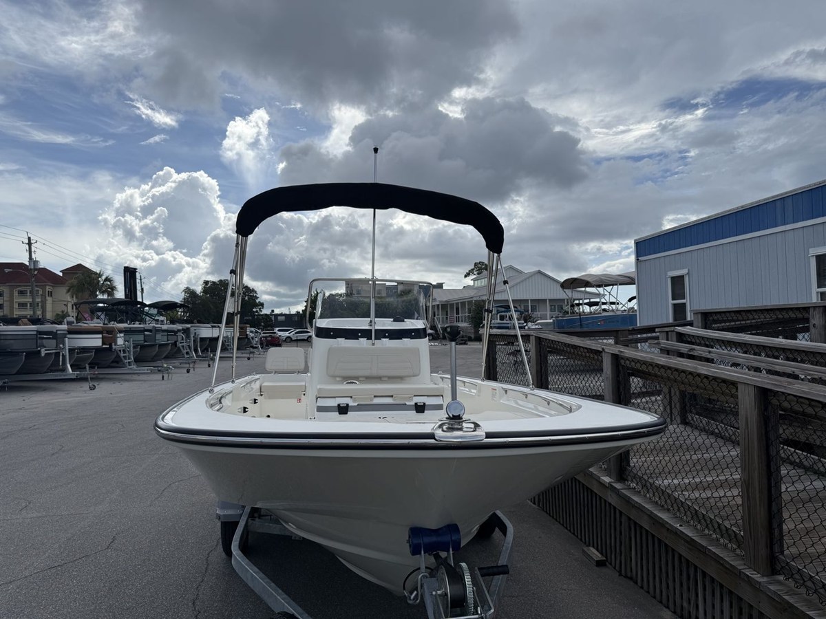 2027 Boston Whaler 190 Montauk 3