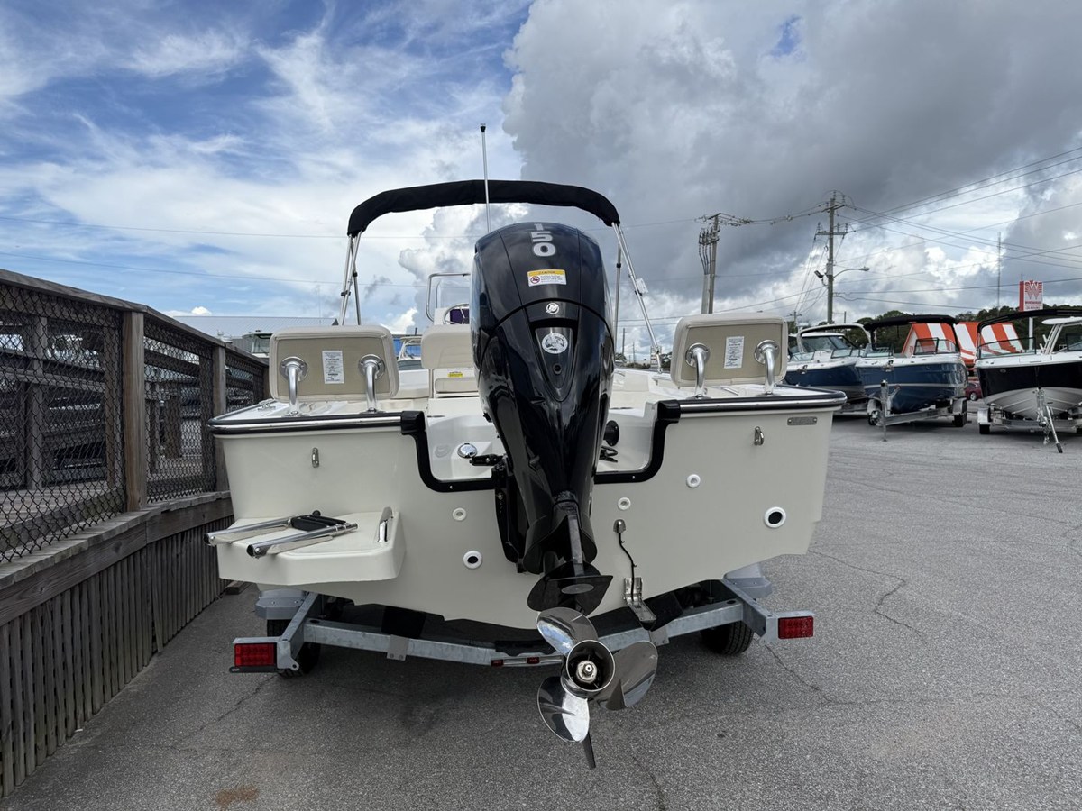 2027 Boston Whaler 190 Montauk 8