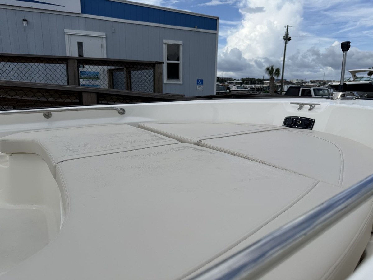 2027 Boston Whaler 190 Montauk 19