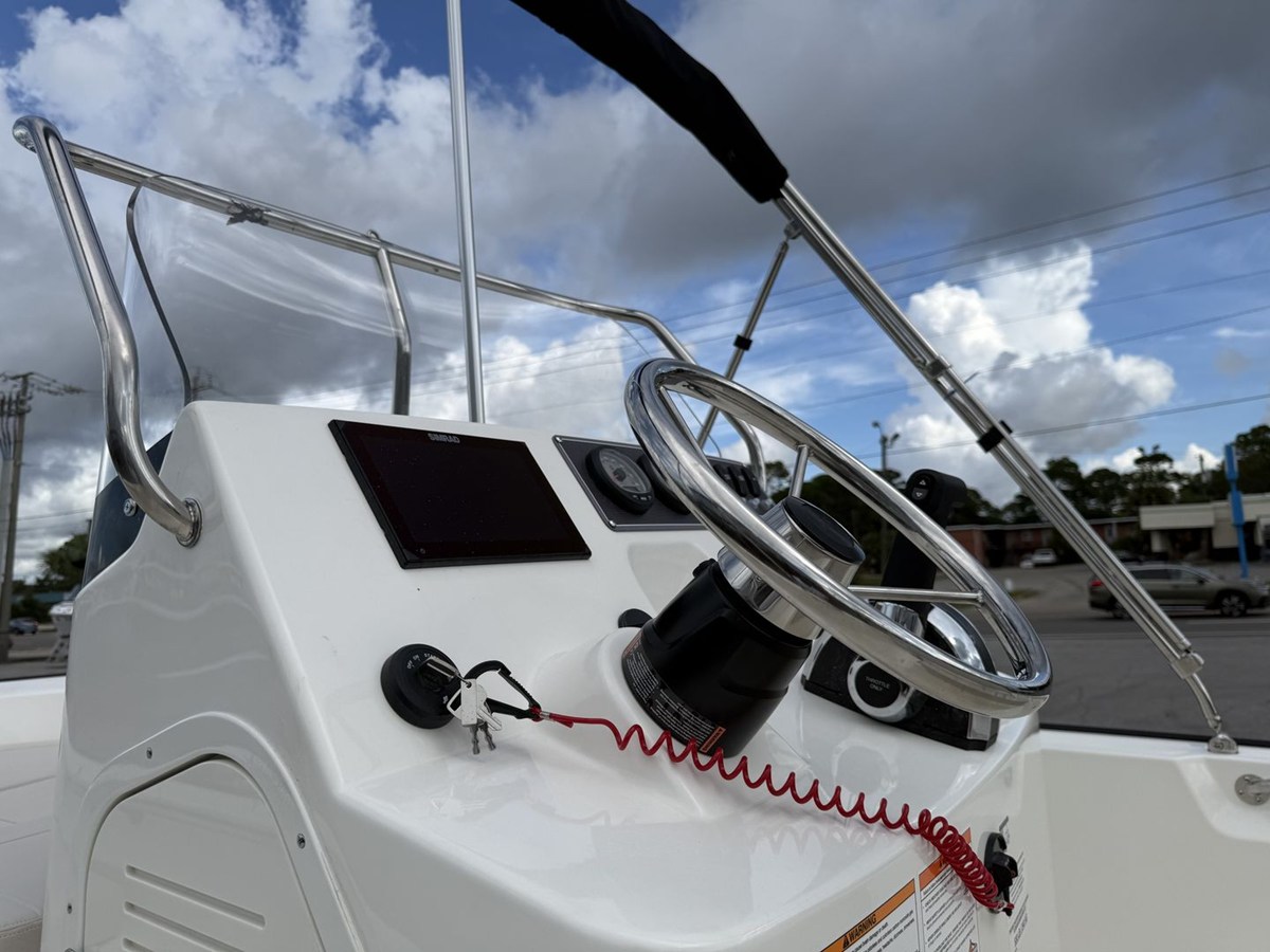 2027 Boston Whaler 190 Montauk 26