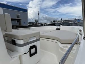 Boston Whaler 190 Montauk 16 2027 Boston Whaler 190 Montauk 17