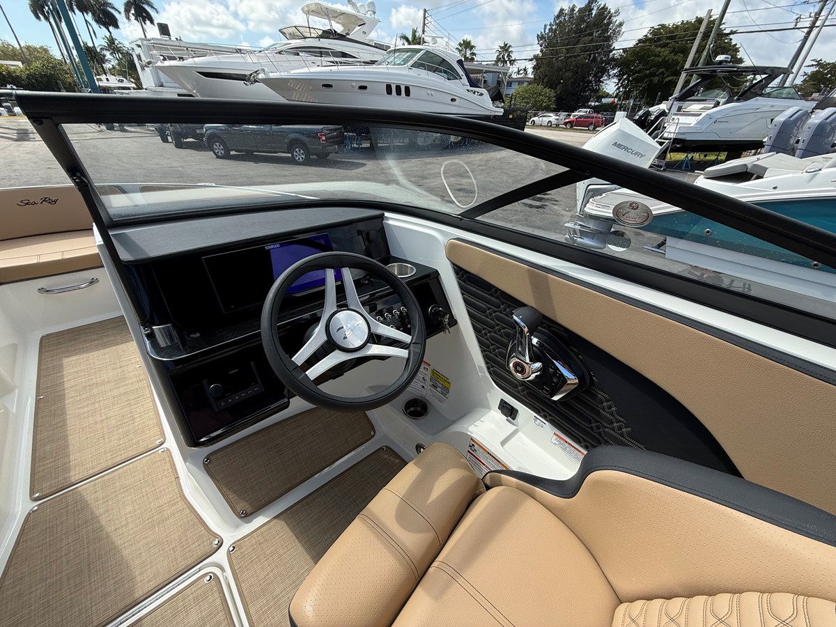 2026 Sea Ray SPX 210 Outboard 7