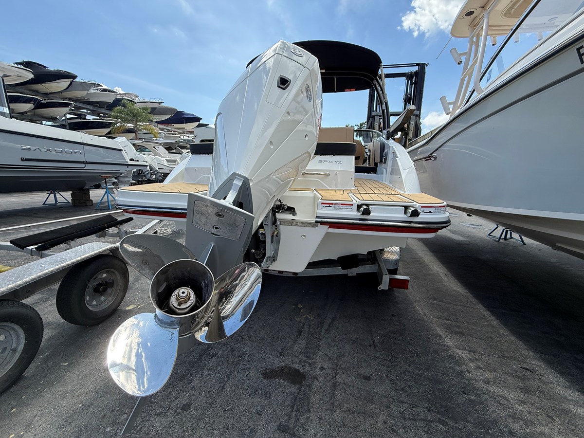2026 Sea Ray SPX 210 Outboard 18