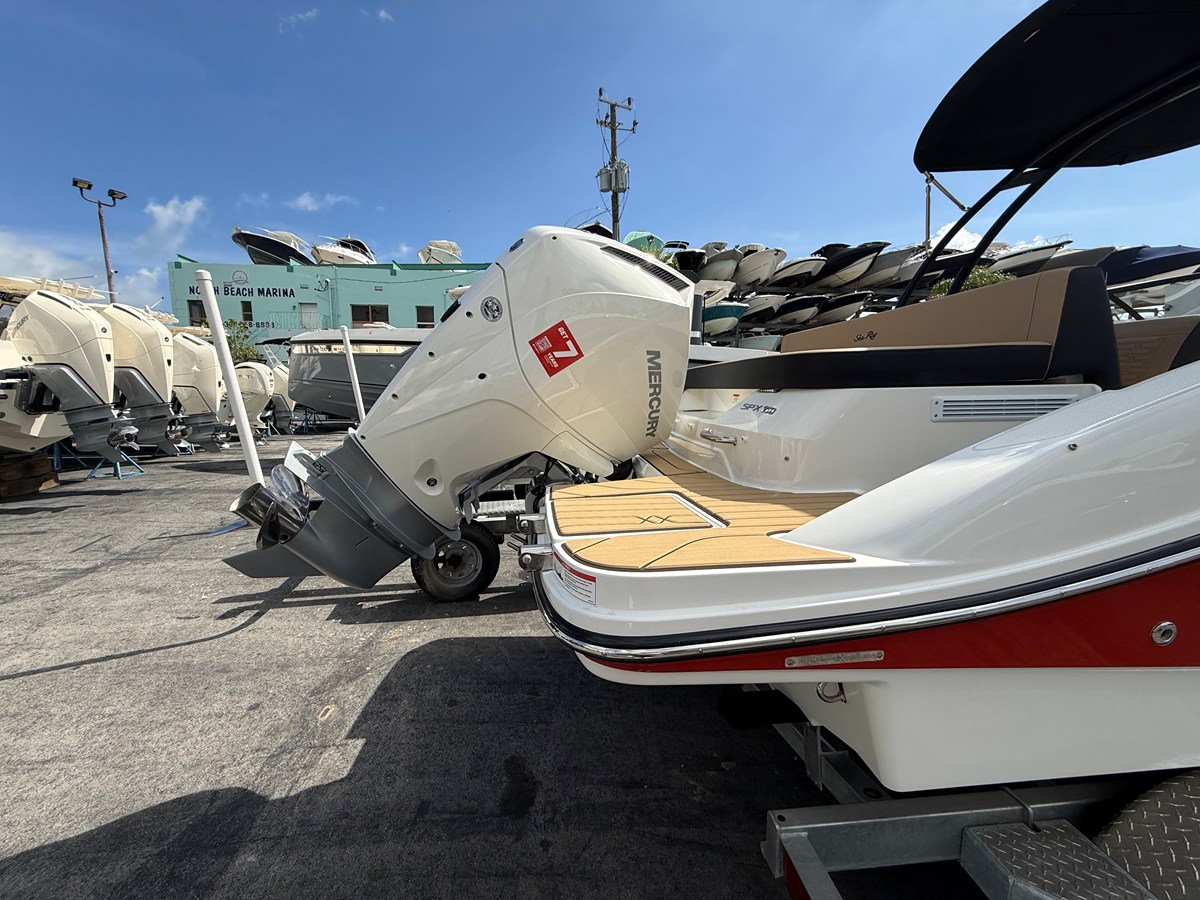 2026 Sea Ray SPX 210 Outboard 19