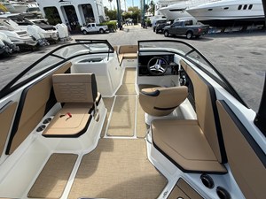 Sea Ray SPX 210 Outboard 4 2026 Sea Ray SPX 210 Outboard 5