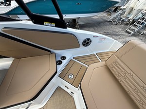 Sea Ray SPX 210 Outboard 14 2026 Sea Ray SPX 210 Outboard 15