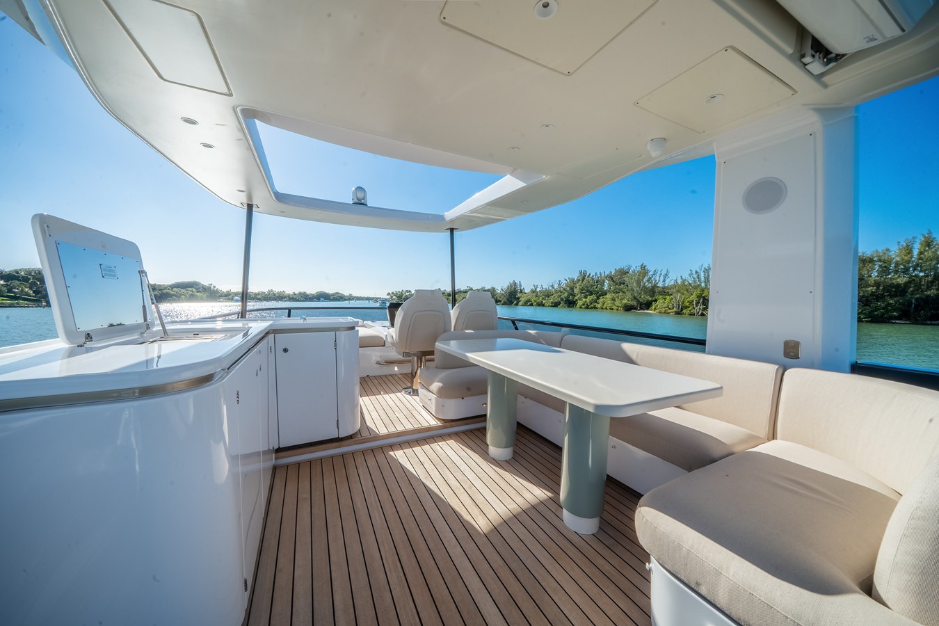 2026 Azimut Fly 62 17