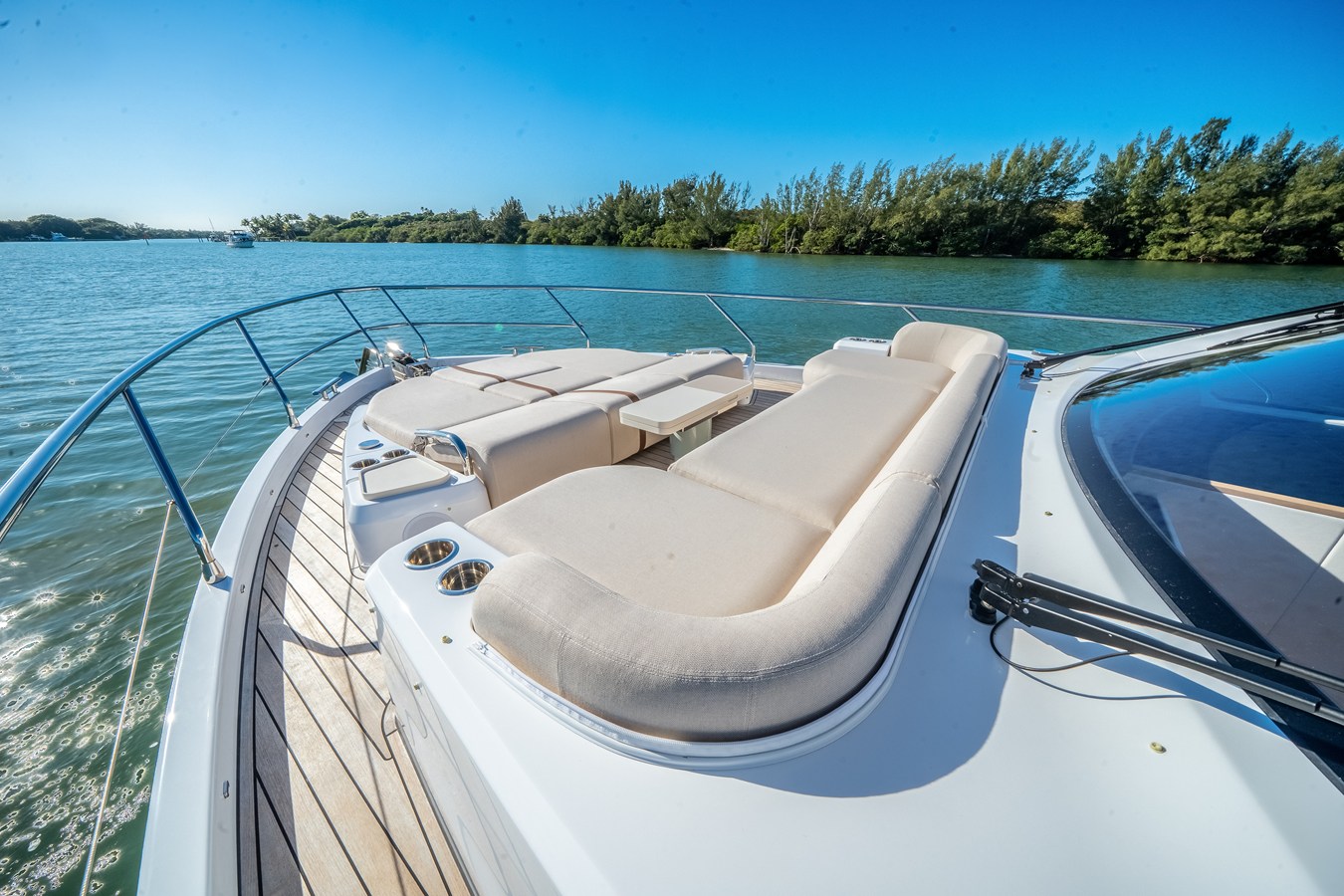 2026 Azimut Fly 62 19