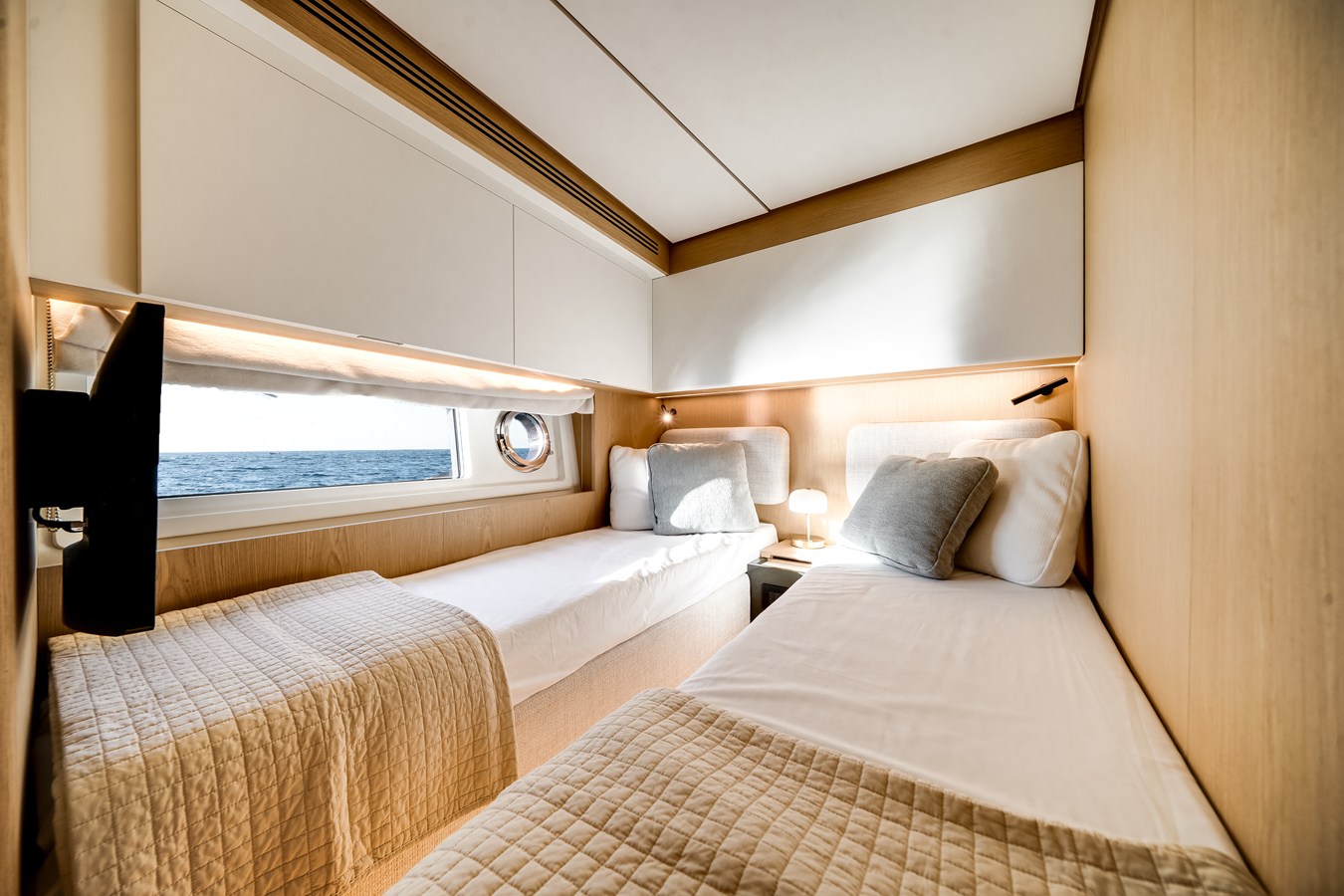 2026 Azimut Fly 62 52
