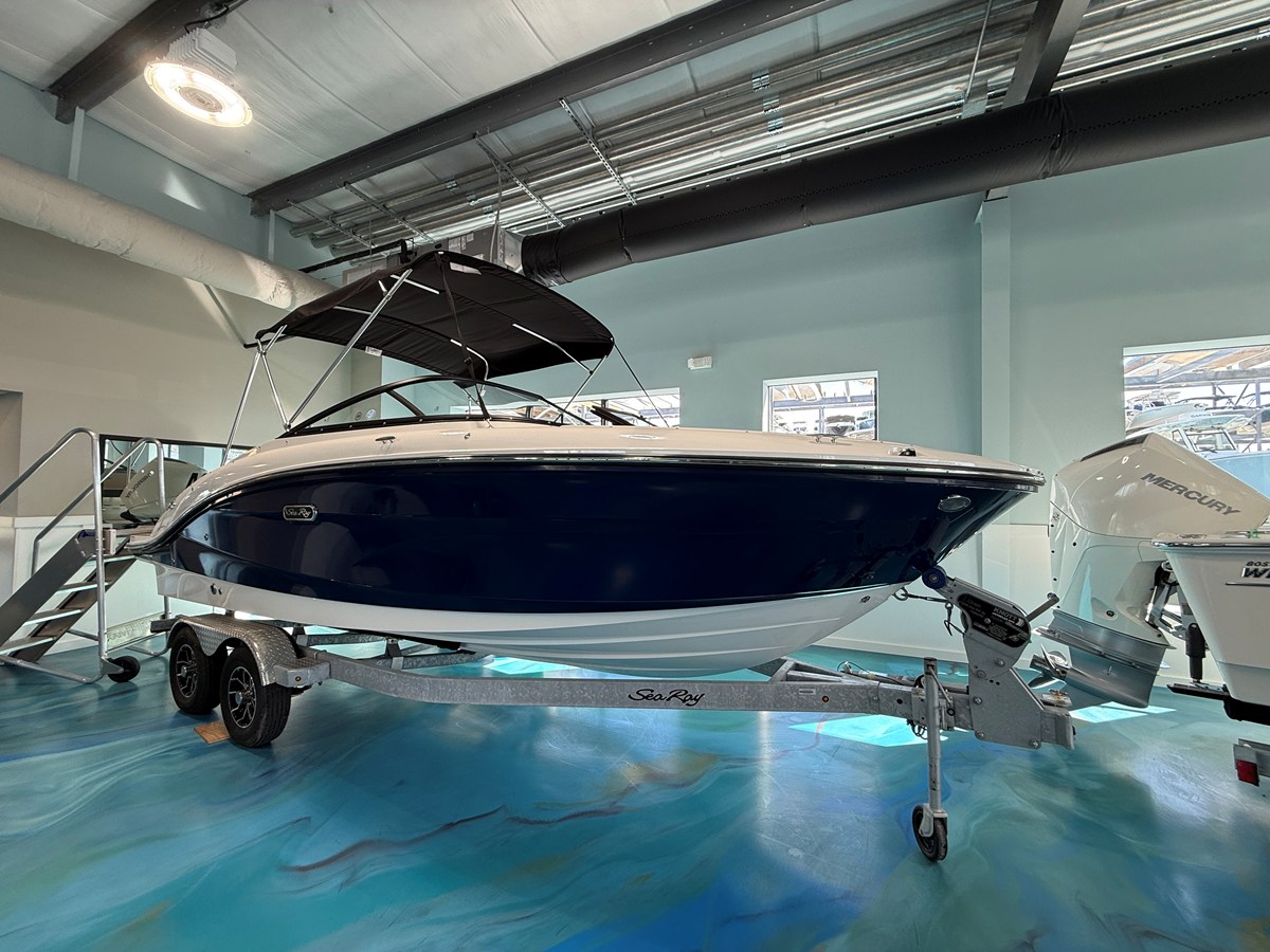 2026 Sea Ray SPX 210 Outboard 2