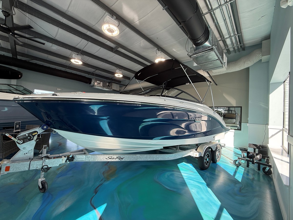 2026 Sea Ray SPX 210 Outboard 4