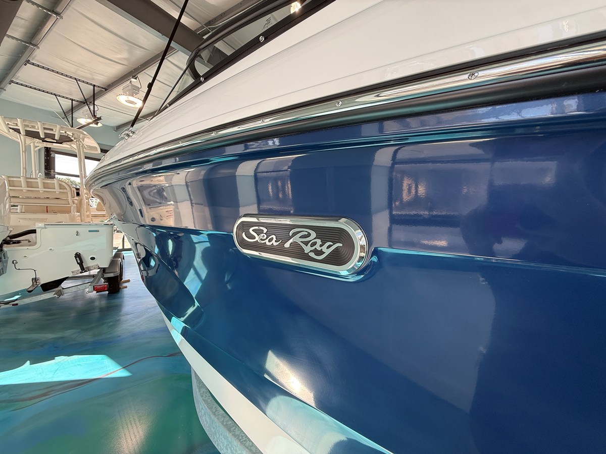 2026 Sea Ray SPX 210 Outboard 5