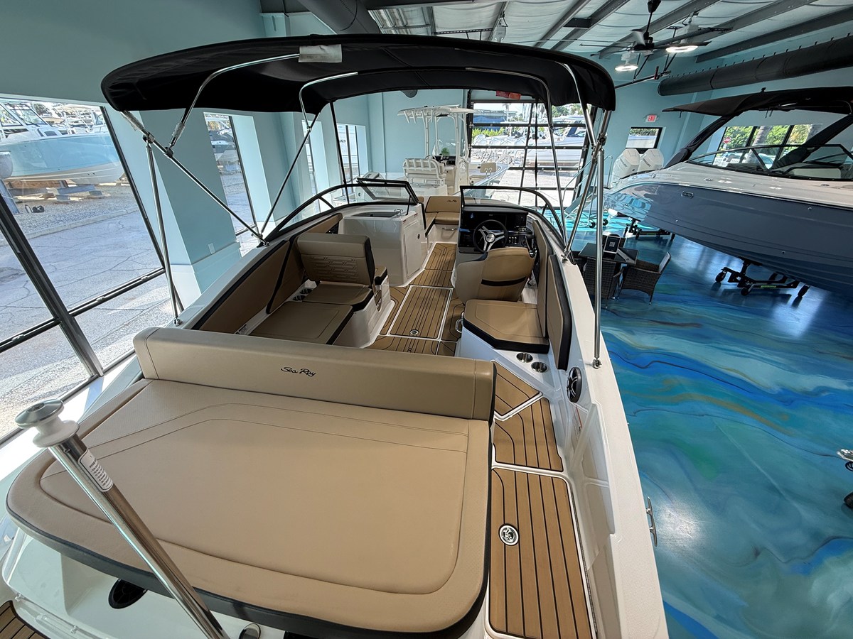 2026 Sea Ray SPX 210 Outboard 21