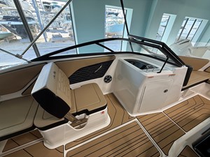 2026 Sea Ray SPX 210 Outboard 15