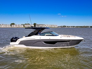 Cruisers Yachts 34 GLS Outboard 0 2026 Cruisers Yachts 34 GLS Outboard 1
