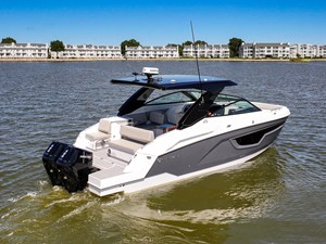 Cruisers Yachts 34 GLS Outboard 1 2026 Cruisers Yachts 34 GLS Outboard 2