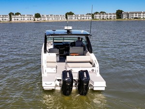 Cruisers Yachts 34 GLS Outboard 2 2026 Cruisers Yachts 34 GLS Outboard 3