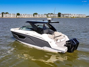 Cruisers Yachts 34 GLS Outboard 3 2026 Cruisers Yachts 34 GLS Outboard 4