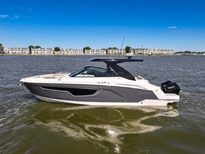 Cruisers Yachts 34 GLS Outboard 4 2026 Cruisers Yachts 34 GLS Outboard 5
