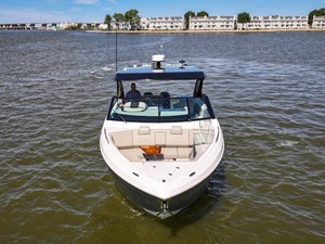 Cruisers Yachts 34 GLS Outboard 6 2026 Cruisers Yachts 34 GLS Outboard 7