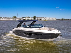 Cruisers Yachts 34 GLS Outboard 7 2026 Cruisers Yachts 34 GLS Outboard 8