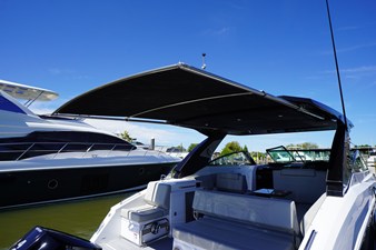 Cruisers Yachts 34 GLS Outboard 11 2026 Cruisers Yachts 34 GLS Outboard 12