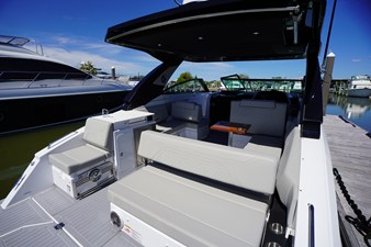 Cruisers Yachts 34 GLS Outboard 13 2026 Cruisers Yachts 34 GLS Outboard 14