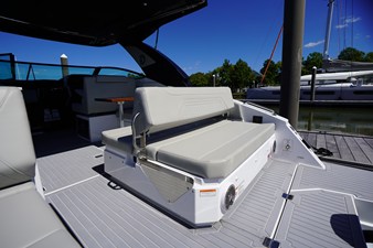 Cruisers Yachts 34 GLS Outboard 14 2026 Cruisers Yachts 34 GLS Outboard 15