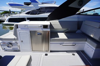 Cruisers Yachts 34 GLS Outboard 17 2026 Cruisers Yachts 34 GLS Outboard 18