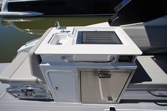Cruisers Yachts 34 GLS Outboard 18 2026 Cruisers Yachts 34 GLS Outboard 19