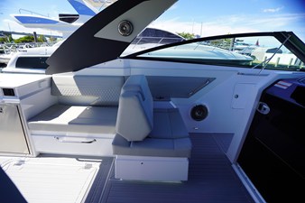 Cruisers Yachts 34 GLS Outboard 23 2026 Cruisers Yachts 34 GLS Outboard 24
