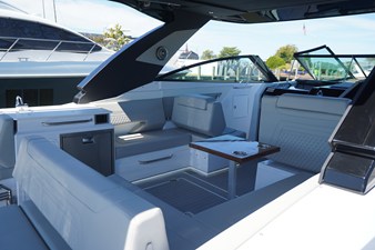 Cruisers Yachts 34 GLS Outboard 34 2026 Cruisers Yachts 34 GLS Outboard 35