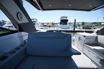 Cruisers Yachts 34 GLS Outboard 36 2026 Cruisers Yachts 34 GLS Outboard 37
