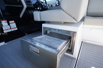 Cruisers Yachts 34 GLS Outboard 48 2026 Cruisers Yachts 34 GLS Outboard 49