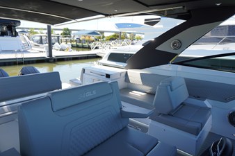 Cruisers Yachts 34 GLS Outboard 49 2026 Cruisers Yachts 34 GLS Outboard 50