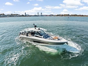 Boston Whaler 420 Outrage 1 2022 Boston Whaler 420 Outrage 2