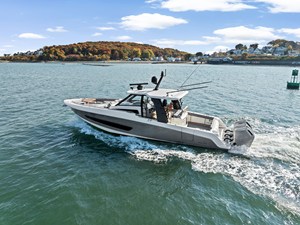 Boston Whaler 420 Outrage 3 2022 Boston Whaler 420 Outrage 4