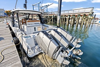 Boston Whaler 420 Outrage 5 2022 Boston Whaler 420 Outrage 6