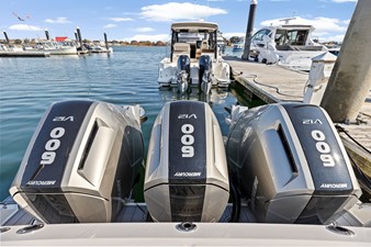 Boston Whaler 420 Outrage 6 2022 Boston Whaler 420 Outrage 7