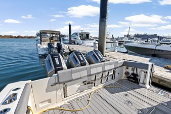Boston Whaler 420 Outrage 7 2022 Boston Whaler 420 Outrage 8