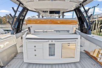 Boston Whaler 420 Outrage 10 2022 Boston Whaler 420 Outrage 11
