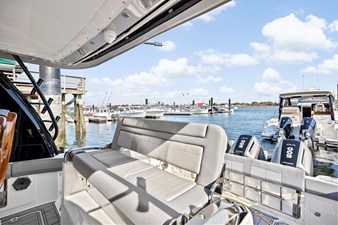 Boston Whaler 420 Outrage 12 2022 Boston Whaler 420 Outrage 13