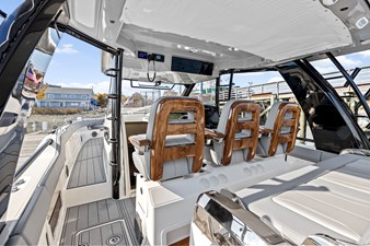 Boston Whaler 420 Outrage 13 2022 Boston Whaler 420 Outrage 14