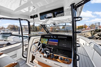 Boston Whaler 420 Outrage 15 2022 Boston Whaler 420 Outrage 16