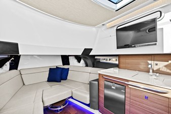Boston Whaler 420 Outrage 24 2022 Boston Whaler 420 Outrage 25